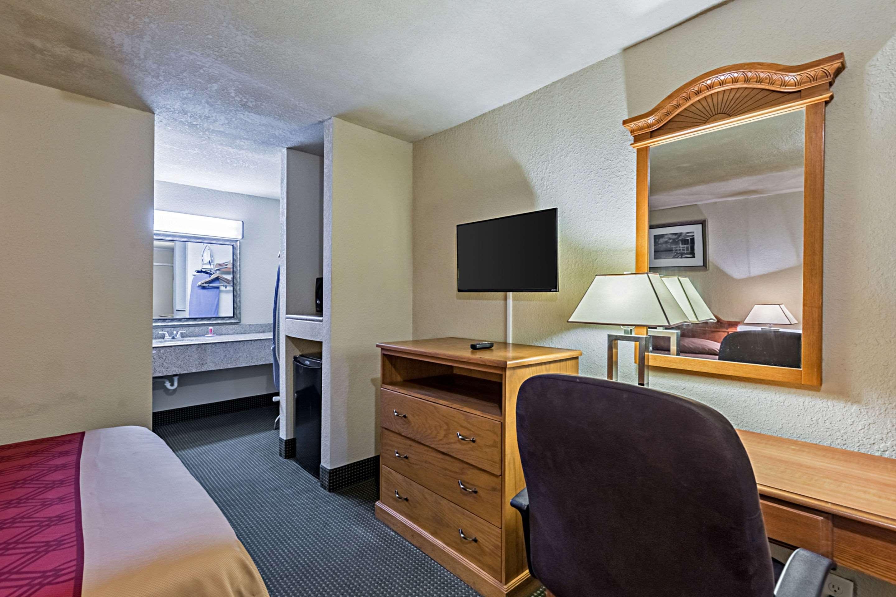 Econo Lodge בייטאון מראה חיצוני תמונה