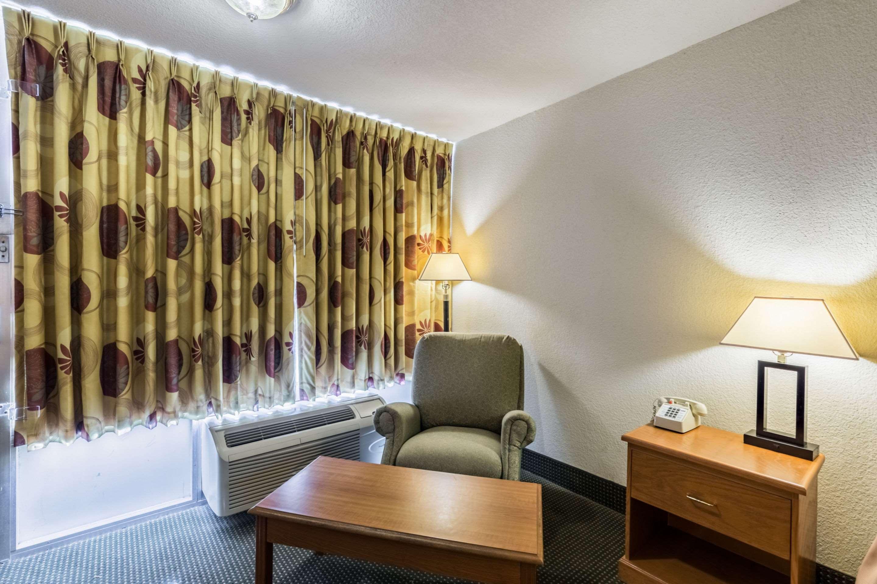 Econo Lodge בייטאון מראה חיצוני תמונה