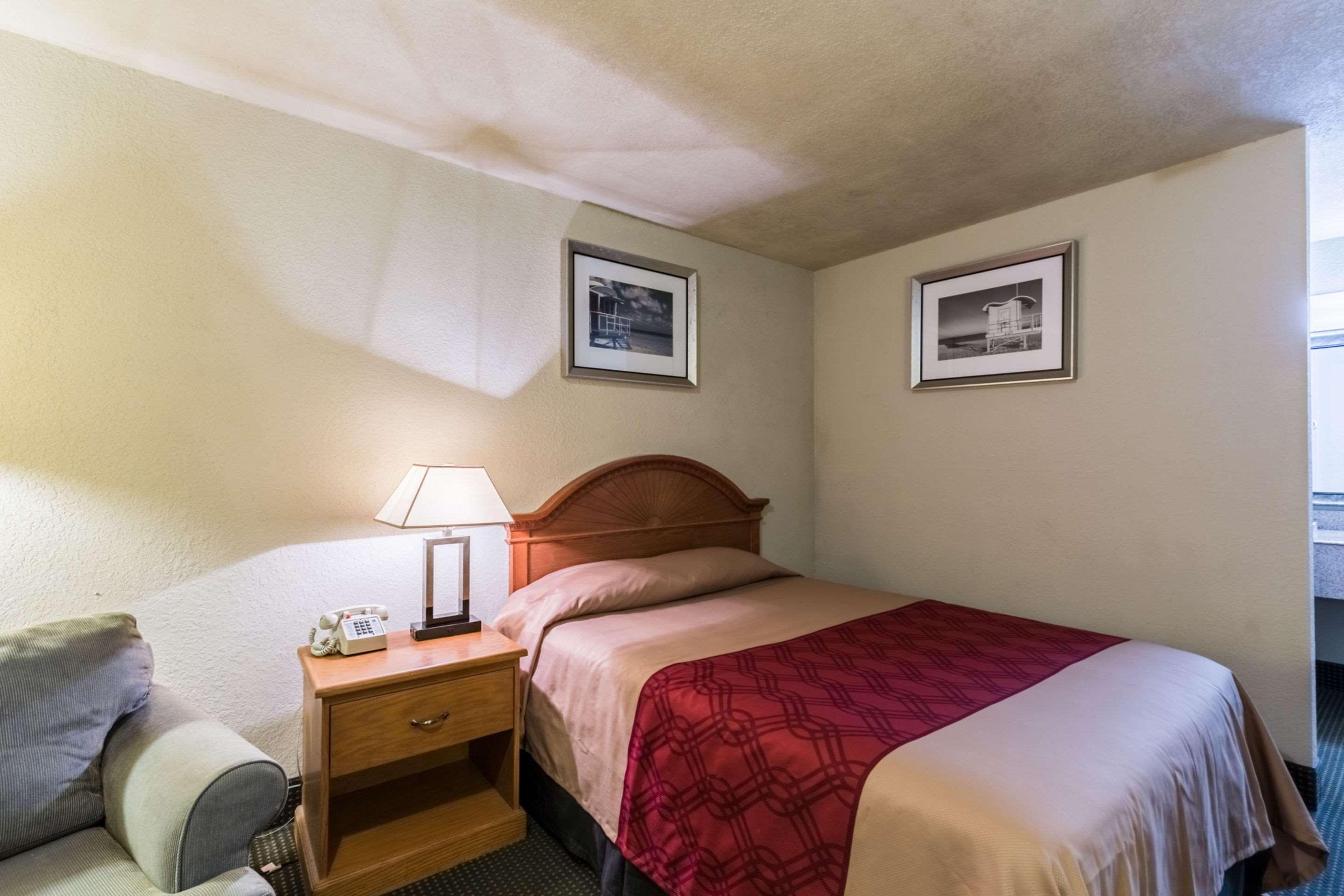 Econo Lodge בייטאון מראה חיצוני תמונה