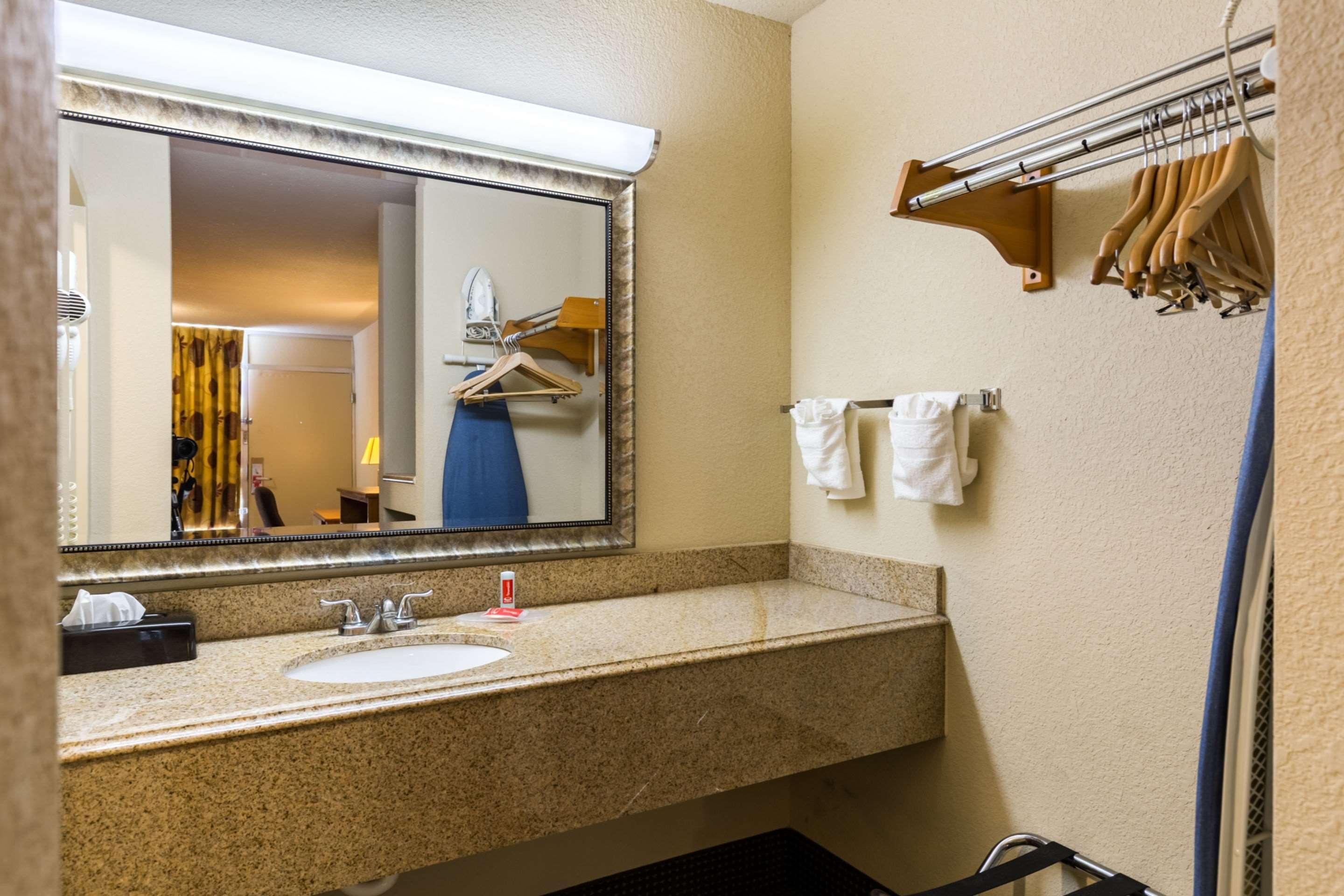 Econo Lodge בייטאון מראה חיצוני תמונה
